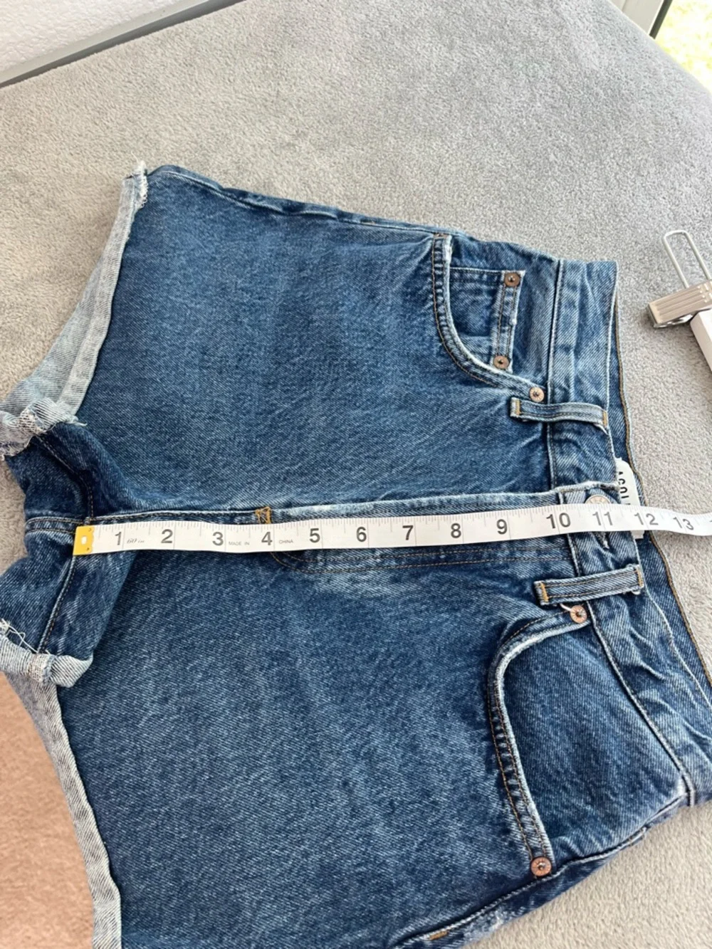 Agolde High-Waist Indigo Rolled-Hem Denim Shorts - Picture 7 of 9